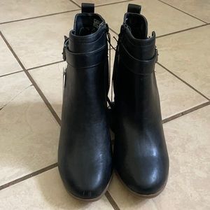 Women’s Heeled Ankle Bootie Size 8 W